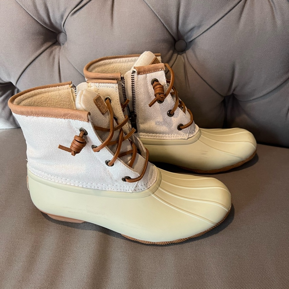Sperry Women Saltwater Metallic Ivory Boots 8M